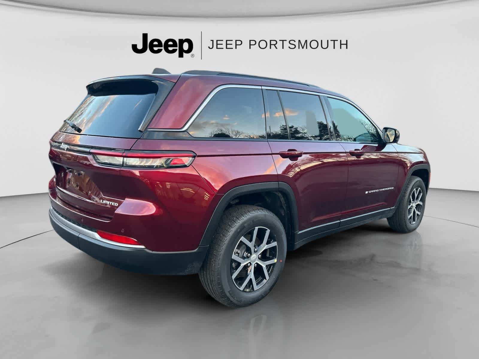 Used 2026 Jeep Grand Cherokee Limited AWD/4WD image 5