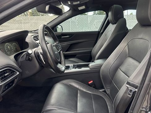 Used 2018 Jaguar XE S RWD image 10