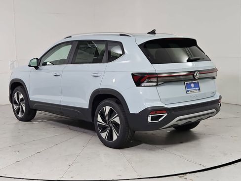 New 2026 Volkswagen Taos SE AWD/4WD image 4