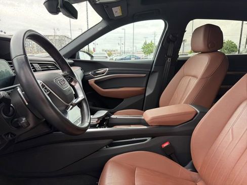 Used 2022 Audi e-tron Premium w/ Convenience Plus Package AWD/4WD image 22