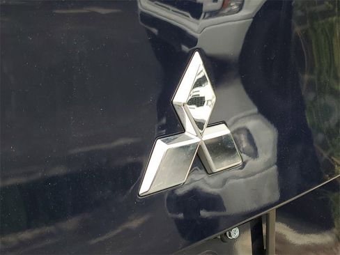 Used 2023 Mitsubishi Outlander SE image 8