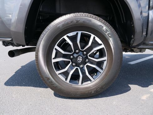 Used 2022 Toyota Tacoma TRD Sport image 13
