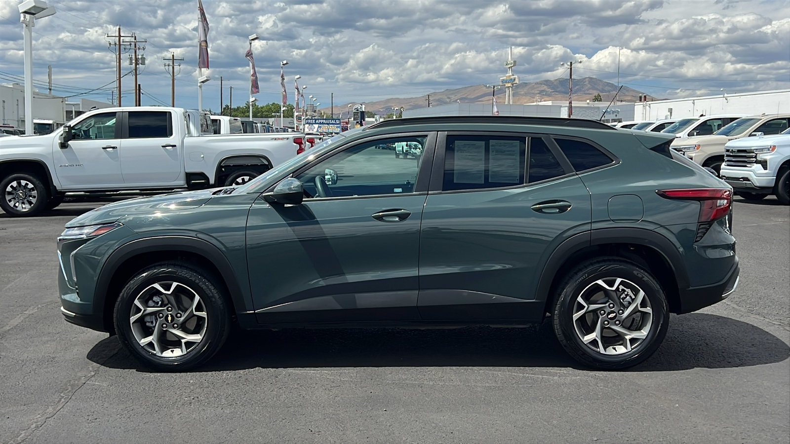 Certified 2025 Chevrolet Trax LT FWD image 8
