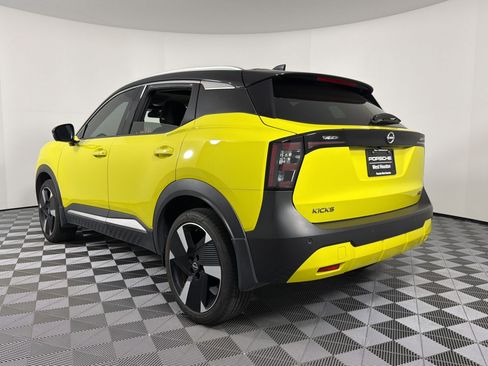 Used 2025 Nissan Kicks SR w/ SR Premium Package FWD image 3