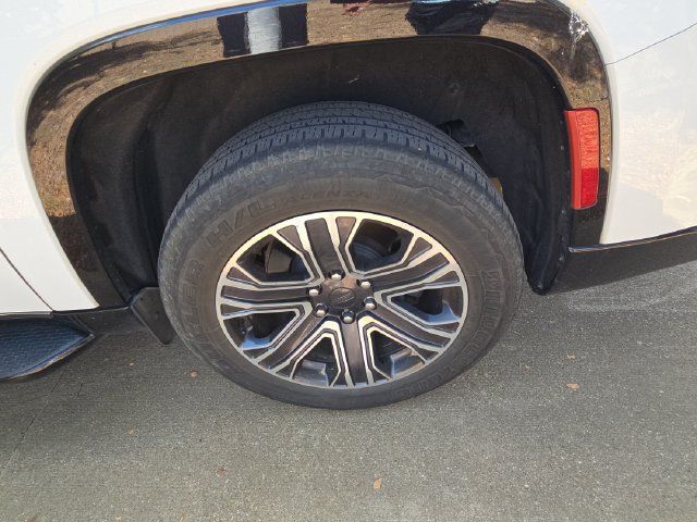 Used 2024 Jeep Wagoneer L Series II RWD image 4