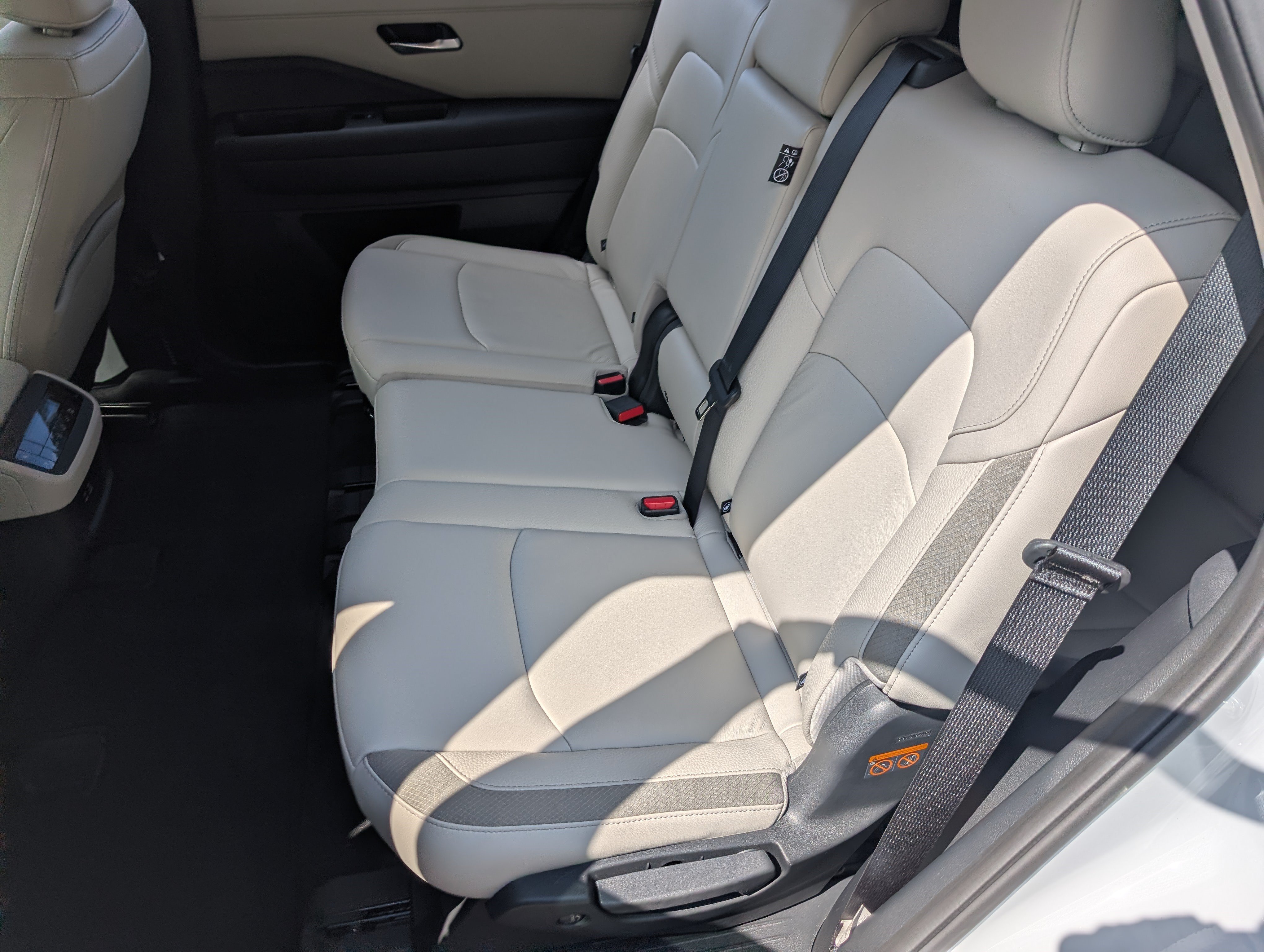 Used 2025 Nissan Pathfinder SL FWD image 17