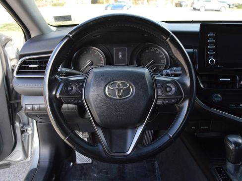 Used 2021 Toyota Camry SE image 9