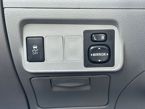 Used 2012 Toyota Corolla LE image 32