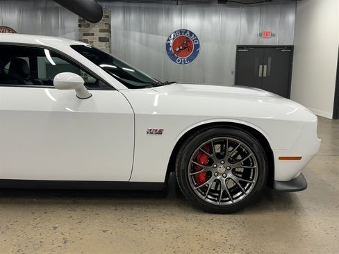 Used 2016 Dodge Challenger SRT w/ Technology Group RWD image 19