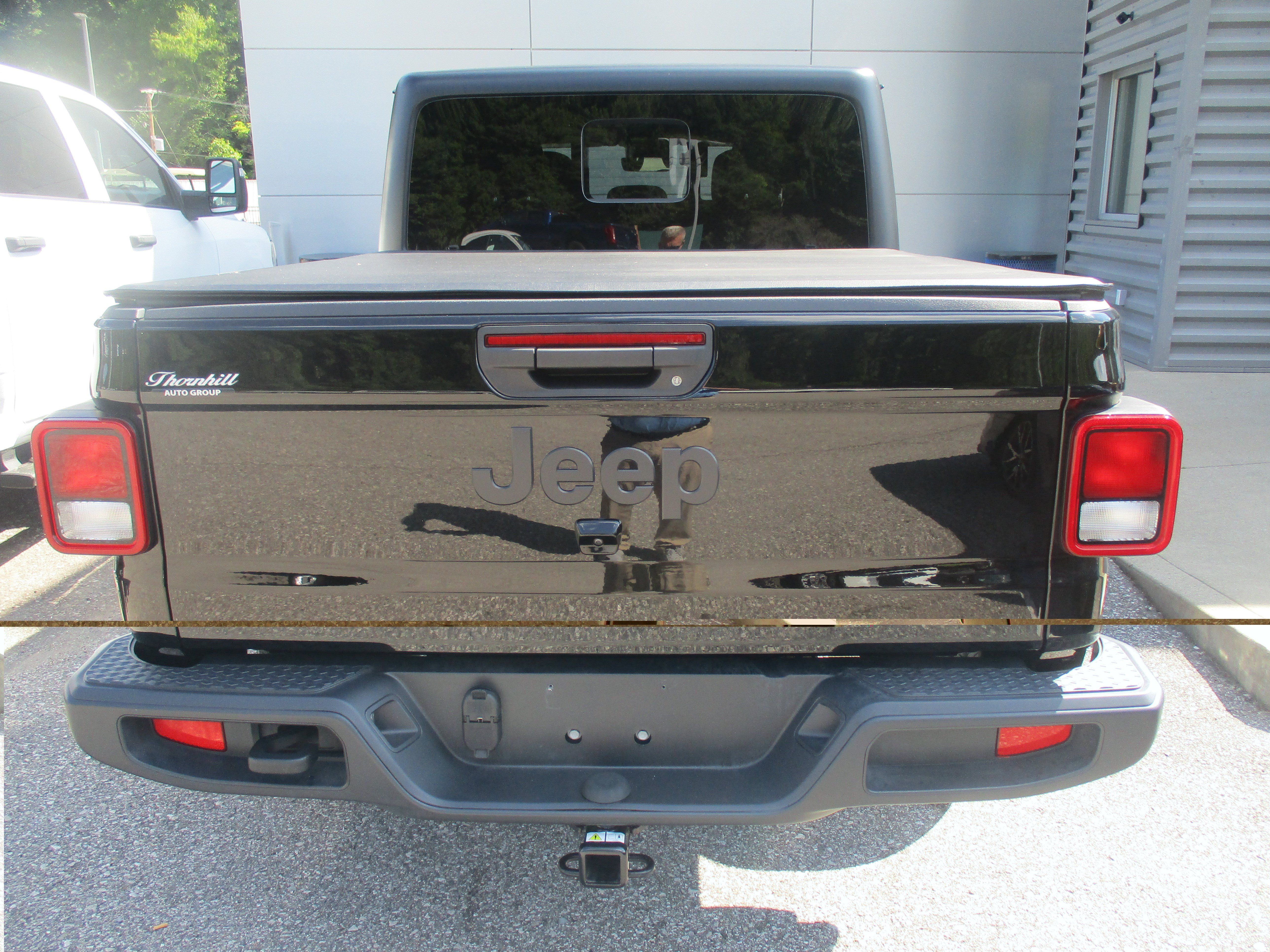 Used 2025 Jeep Gladiator Sport AWD/4WD image 5
