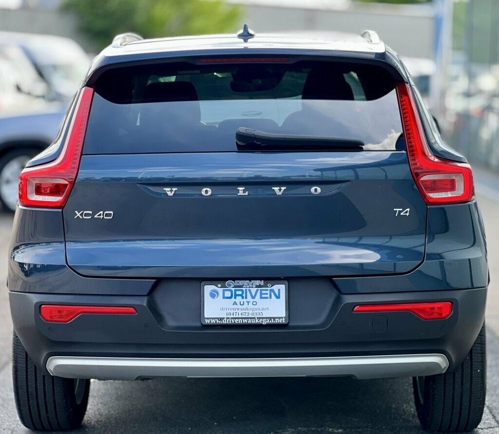 Used 2021 Volvo XC40 T4 Momentum FWD image 35