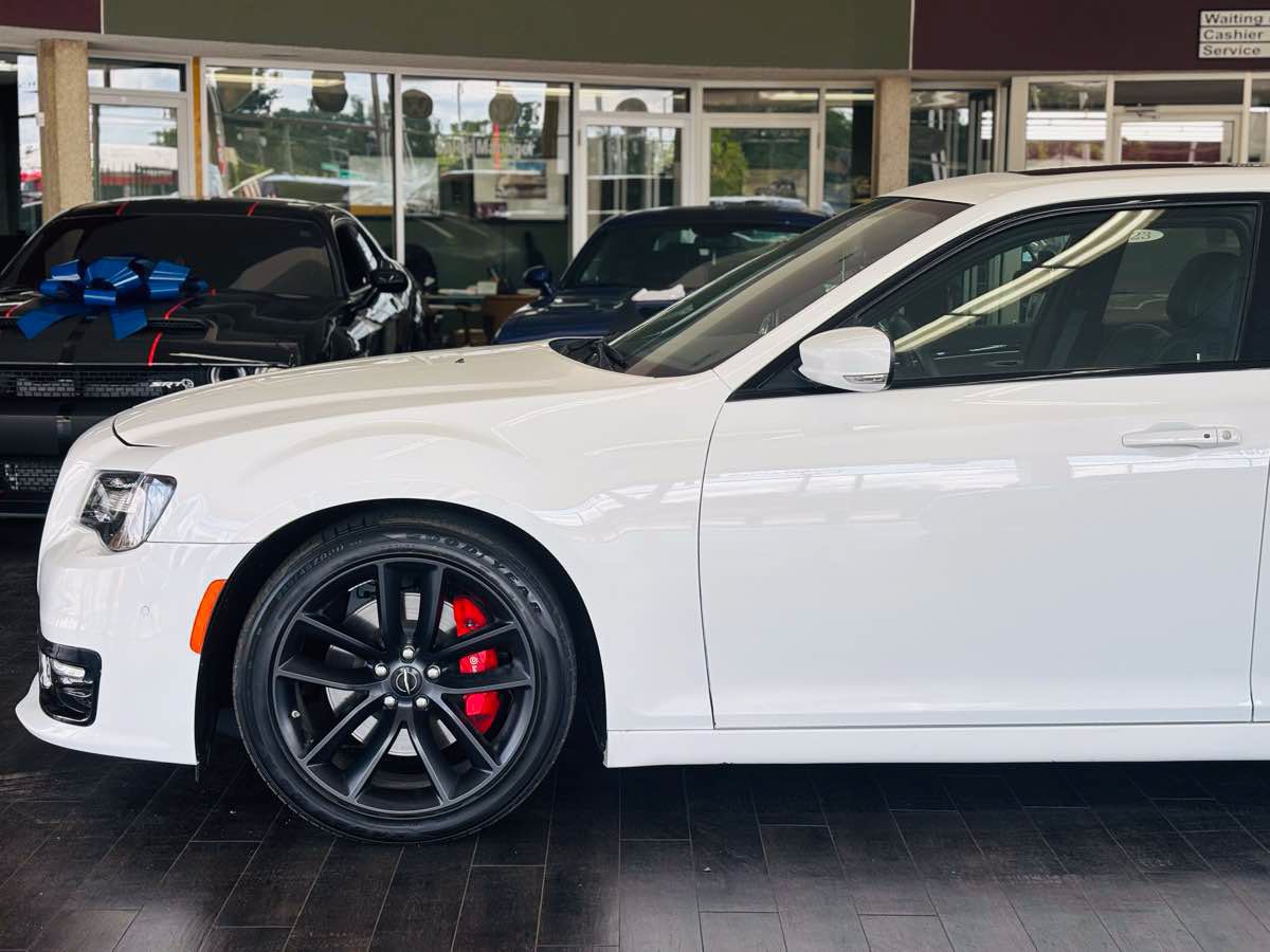 Used 2023 Chrysler 300 C RWD image 16