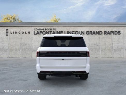 New 2026 Lincoln Navigator Reserve image 5