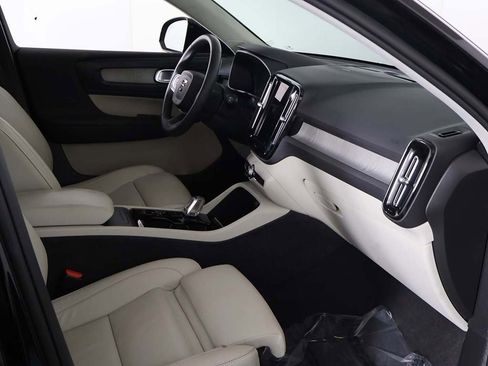 Used 2024 Volvo XC40 B5 Plus w/ Protection Package Premier image 27