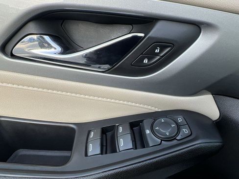 Used 2022 Chevrolet Traverse LS image 22