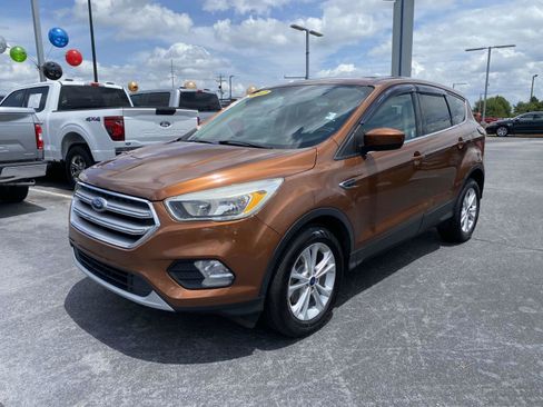Certified 2017 Ford Escape SE FWD image 3