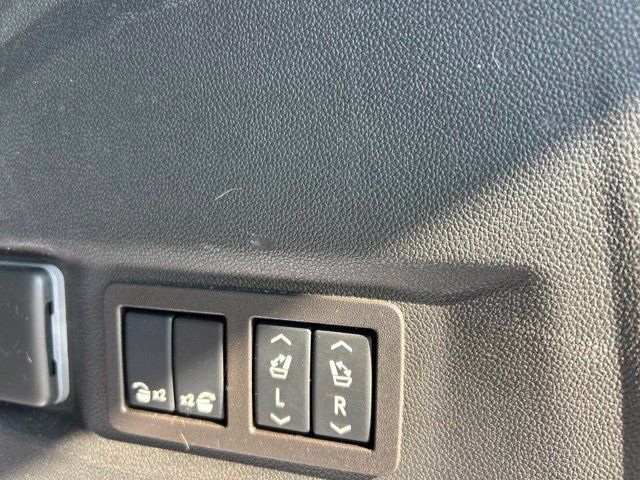Used 2024 Chevrolet Tahoe Premier AWD/4WD image 10