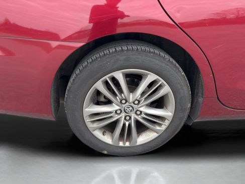 Used 2016 Toyota Camry SE w/ Moonroof Package image 40