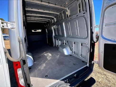 Used 2024 Mercedes-Benz Sprinter 2500 image 16