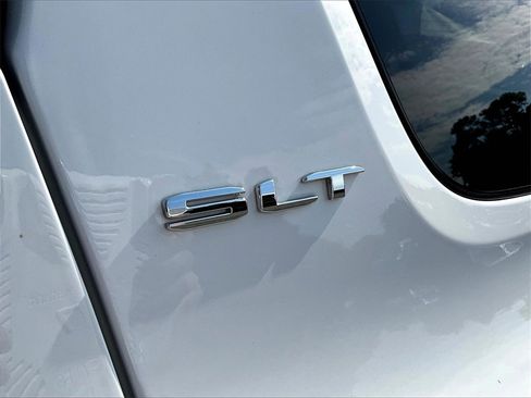 Certified 2023 GMC Acadia SLT image 28