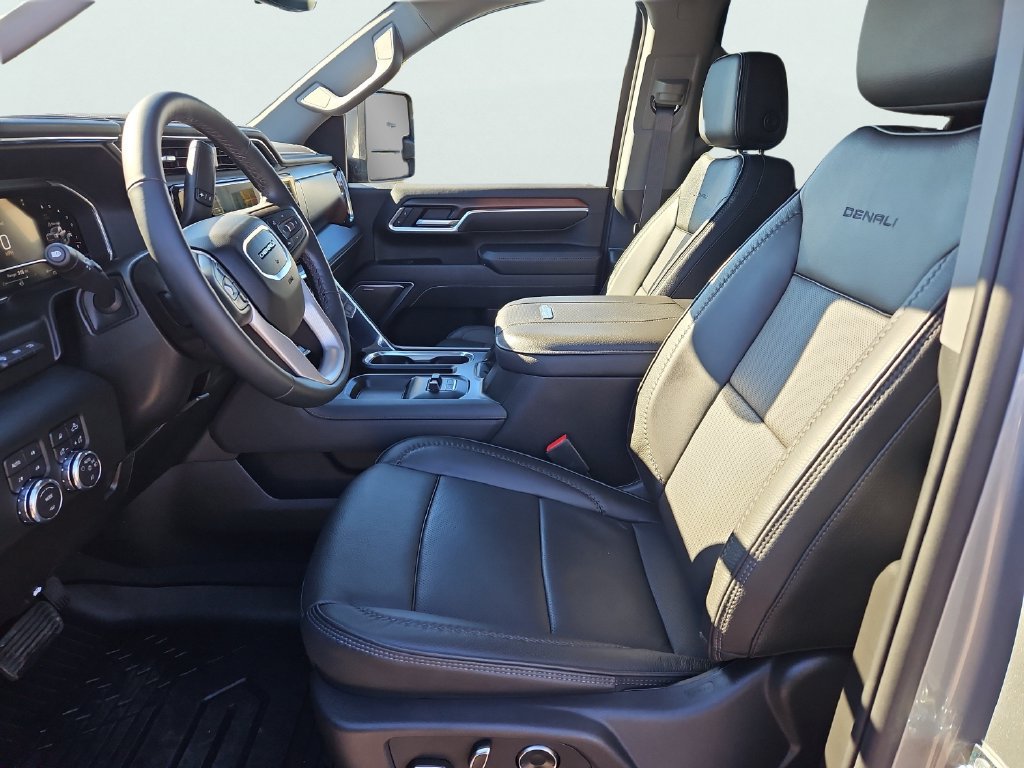 Used 2025 GMC Sierra 2500 Denali w/ Denali Reserve Package AWD/4WD image 37