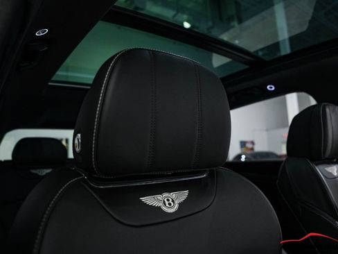 Used 2018 Bentley Bentayga image 49