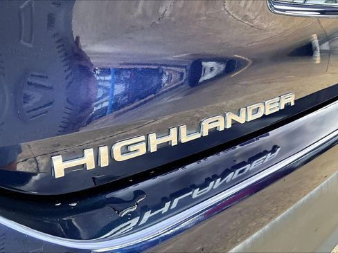 Used 2022 Toyota Highlander XLE image 30