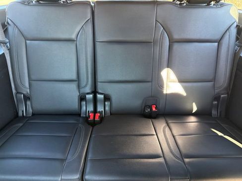 Used 2021 Chevrolet Suburban LT image 18