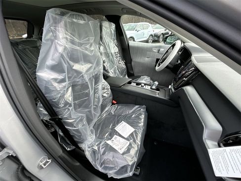 New 2025 Volvo XC60 B5 Core w/ Protection Package Premier image 15