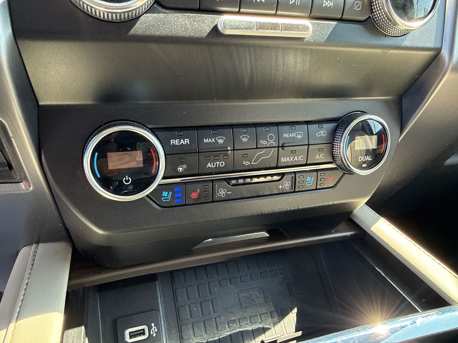 Used 2019 Ford Expedition Platinum AWD/4WD image 23