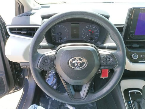 Used 2025 Toyota Corolla LE FWD image 16