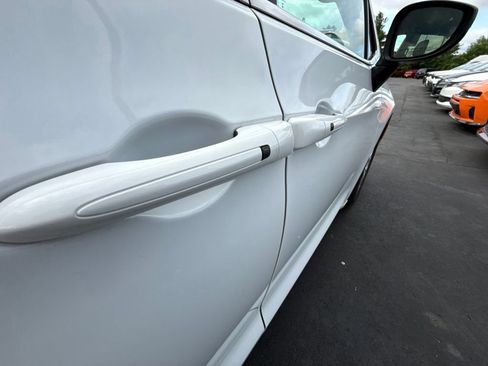 Used 2023 Chrysler Pacifica Touring-L FWD image 21