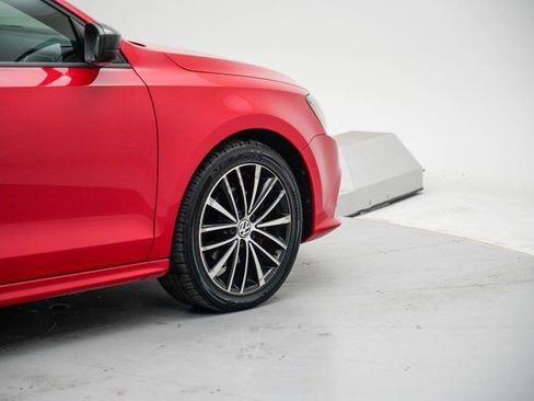 Used 2017 Volkswagen Jetta Sport image 7
