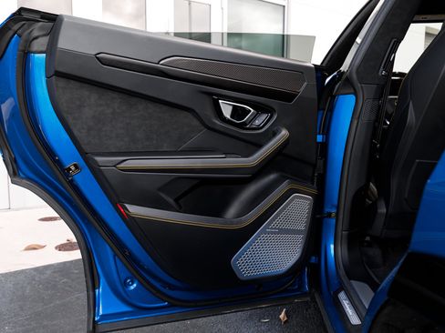 Used 2022 Lamborghini Urus image 28