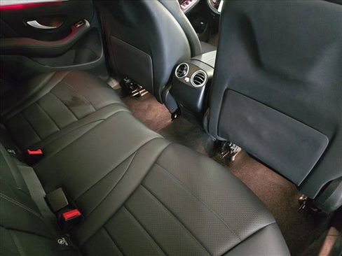 Used 2021 Mercedes-Benz GLC 300 4MATIC image 11