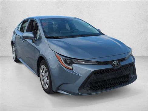 Certified 2021 Toyota Corolla LE image 3