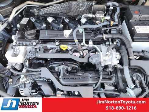 Used 2025 Toyota Corolla Cross XLE image 32