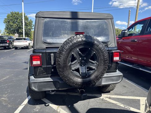 Used 2019 Jeep Wrangler Unlimited Sport image 5