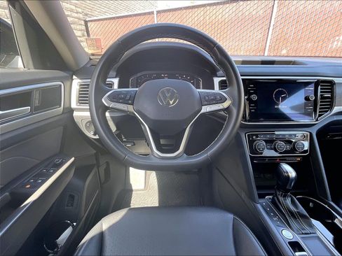 Certified 2023 Volkswagen Atlas SE w/ Panoramic Sunroof Package FWD image 4