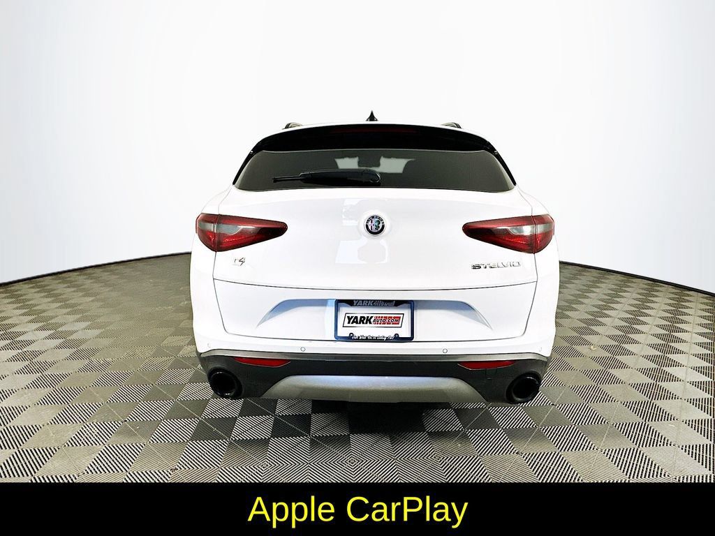 Used 2023 Alfa Romeo Stelvio Ti AWD/4WD image 9