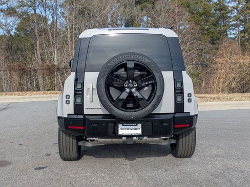 New 2026 Land Rover Defender 110 X-Dynamic SE image 6