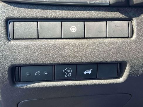 Used 2023 Nissan Rogue SV w/ SV Premium B Package image 19