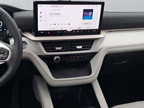 New 2026 Ford Explorer Active w/ Active Comfort Package image 27