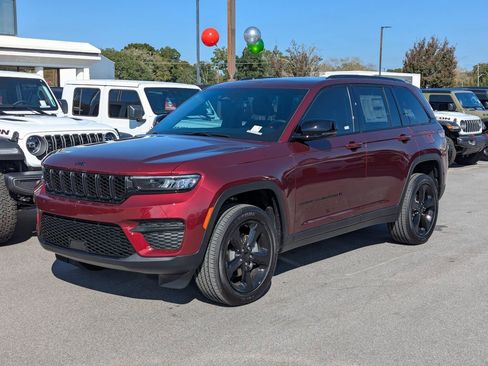 New 2025 Jeep Grand Cherokee Altitude AWD/4WD image 9