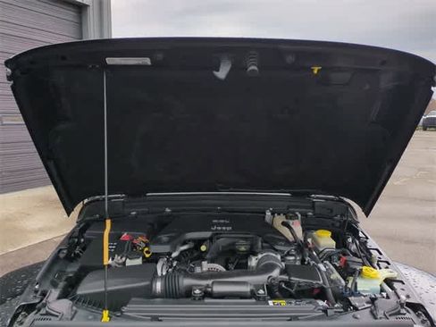 Used 2019 Jeep Wrangler Unlimited Sahara image 14