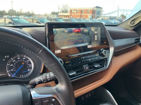 Used 2021 Toyota Highlander Platinum image 26