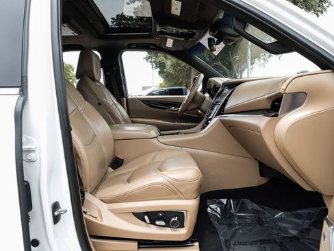 Used 2019 Cadillac Escalade Platinum AWD/4WD image 38