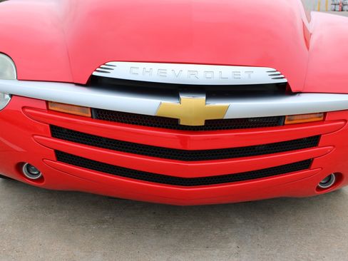 Used 2004 Chevrolet SSR w/ Preferred Equipment Group RWD image 40