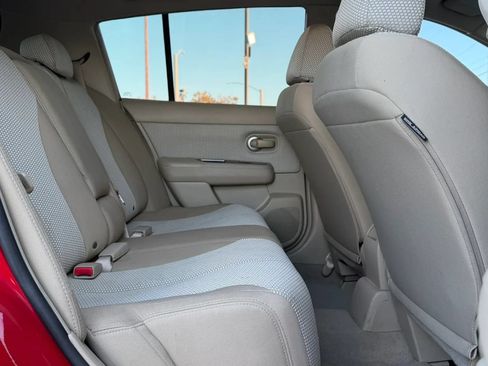 Used 2007 Nissan Versa Hatchback w/ Convenience Pkg FWD image 14