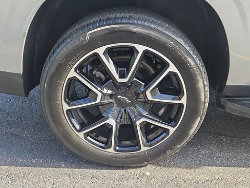 Used 2024 Chevrolet Suburban RST w/ Luxury Package AWD/4WD image 6